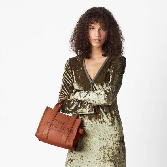 💰SOLD - H009L01SP21 - Marc Jacobs The Leather Small Tote Bag - Picture 16 of 16